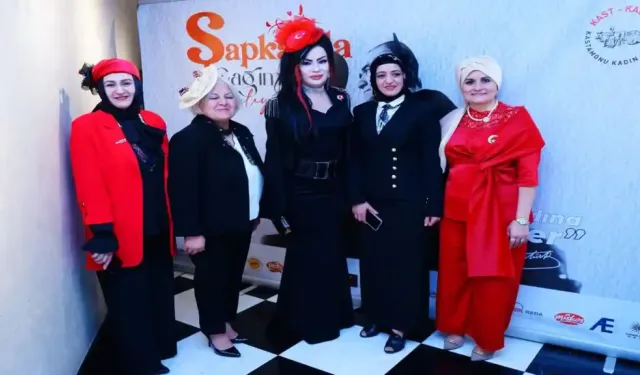 Kastamonu Kadınlar Şapkalarıyla Çağlarını Selamladılar