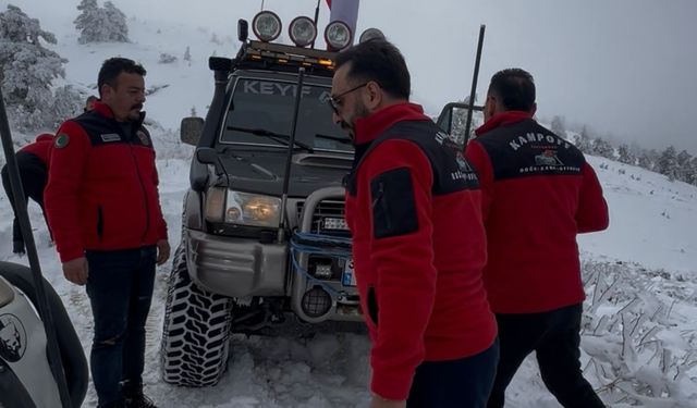 Kastamonulu offroad severler Ilgaz’da karın tadını çıkardı