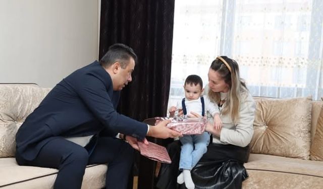 Müdür Gümüş’ten evde eğitim gören öğrenciye anlamlı ziyaret