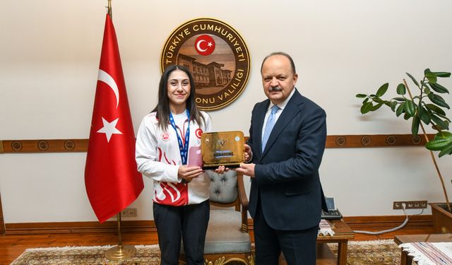 Vali Dallı Kastamonulu Dünya Şampiyonunu makamında ağırladı