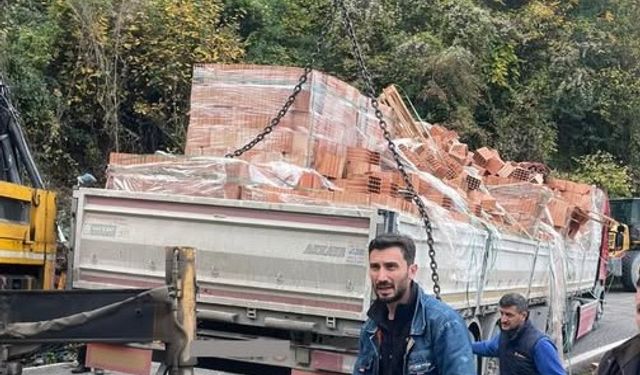 Kastamonu’da tır kaydı, 3 saat yol kapandı