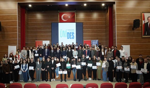 ÜNİDES başarı belgeleri törenle takdim edildi