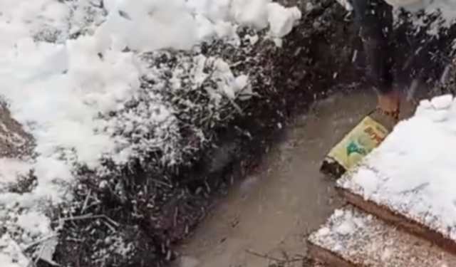 Kastamonu’da 1 metrelik karda zorlu defin