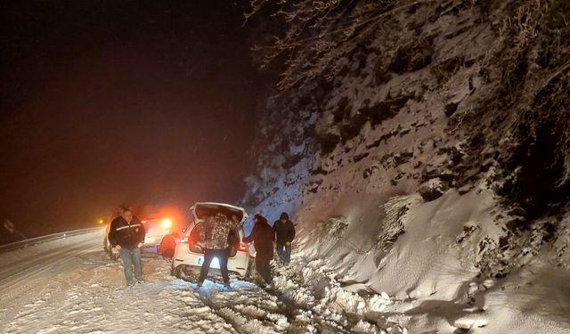 Bozkurt’ta şarampole kaydı, Özel İdare ekipleri kurtardı