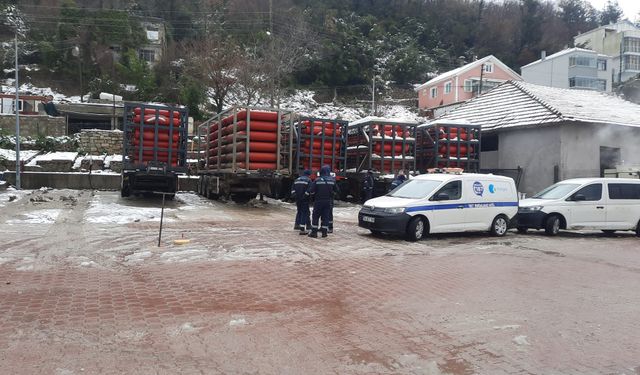 Doğalgaz tırları Cide’ye ulaştı: Hatlara gaz basılıyor