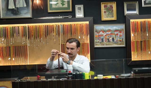 Ekşioğlu, bir tespih yapabilmek için iki gününü harcıyor