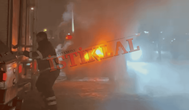 SON DAKİKA: Kastamonu Üniversitesi önünde otomobil alev aldı