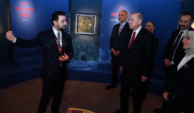 Kastamonulu hattat eserlerini Cumhurbaşkanı Erdoğan’a sundu