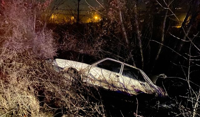 Kastamonu’da feci kaza: Otomobil ağaca çakıldı!