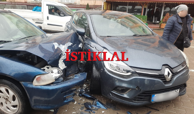 İki araç sahil yolunda çarpıştı: 2 yaralı