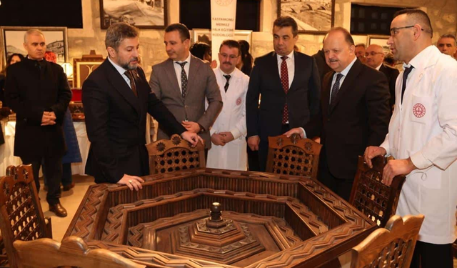 “Gelenekten Geleceğe Ahşap Sanatı" sergisi ziyarete açıldı