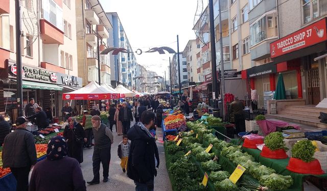 Bayram alışverişi çarşı ve pazarlarda yoğunluk oluşturdu