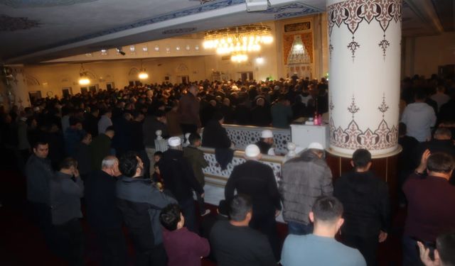 Kadir Gecesi'nde Cide’de camiler doldu taştı