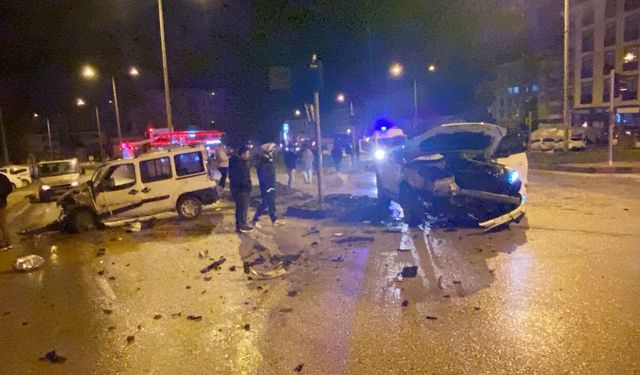 Kastamonu'da feci kazada 2 kişi yaralandı