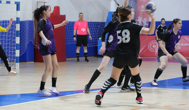 Kastamonu’da Hentbol maçı nefes kesti!