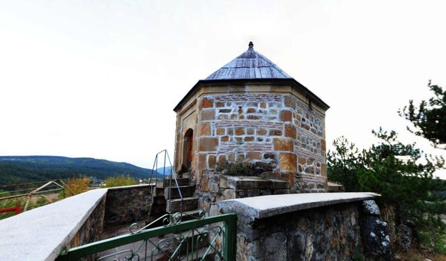 Tarihin Taşlaşmış Sessizliği: Adil Bey Türbesi