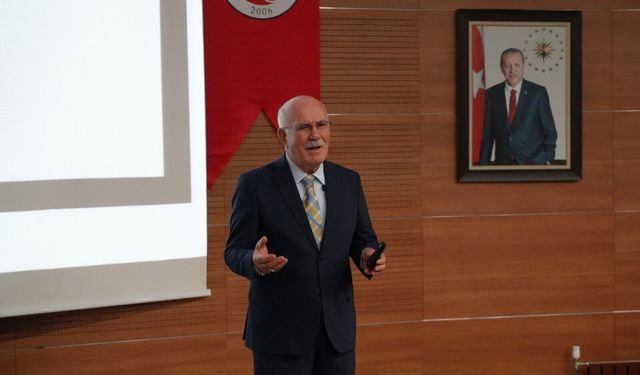 Kastamonu’da bilim tarihi konferansı: “Batı Doğu'nun birikiminden beslendi"