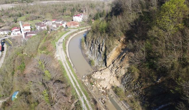 Cide’de heyelan paniği: HES kanalı taştı, köy sular altında kalıyordu