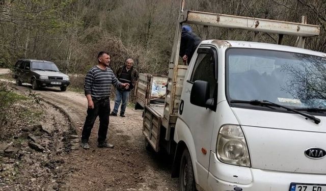 Cideli vatandaş “iş başa düştü” dedi, küreği eline aldı