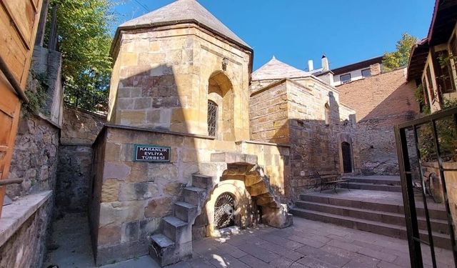 Siyah örtünün ardındaki evliya: Karanlık Evliya Türbesi