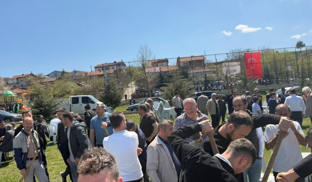 Yüzlerce kişi Bolluk Aşı'nda aynı sofrayı paylaştı