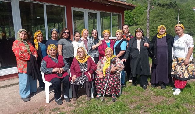 Cide’nin köyünde Anneler Günü kutlandı