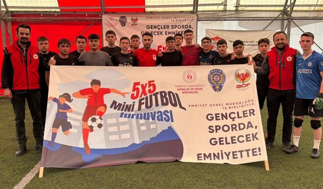 Gençler sporda buluştu, ödüller emniyetten geldi