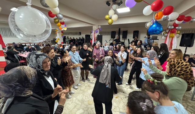İlçede Anneler Gününe özel muhteşem gece