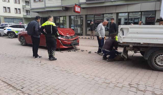 Cide’de okul yolunda korkutan kaza