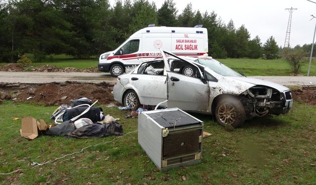 Kastamonu'da şarampole uçan otomobilde can pazarı, 2 yaralı