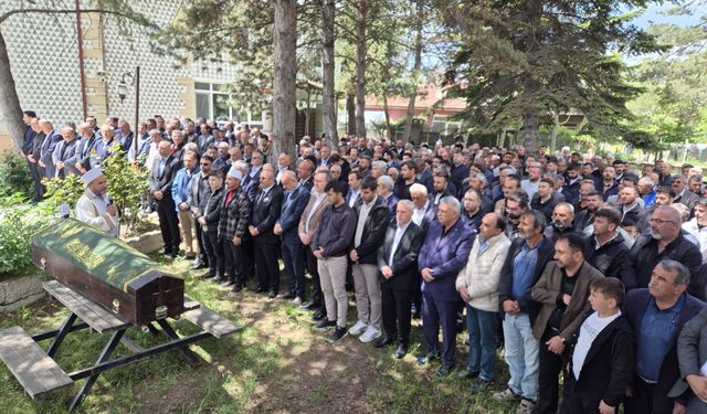 Kastamonu siyaset ve iş dünyası cenazede omuz omuza