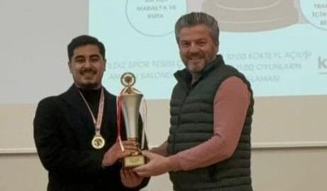 Üniversiteliler satranç turnuvasında yarıştı