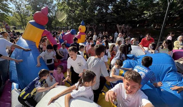 Karnesini alan çocuklar doyasıya eğlendi