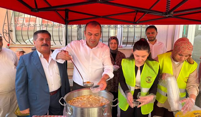 Belediye Başkanı Yamalı’dan vatandaşa Aşure ikramı