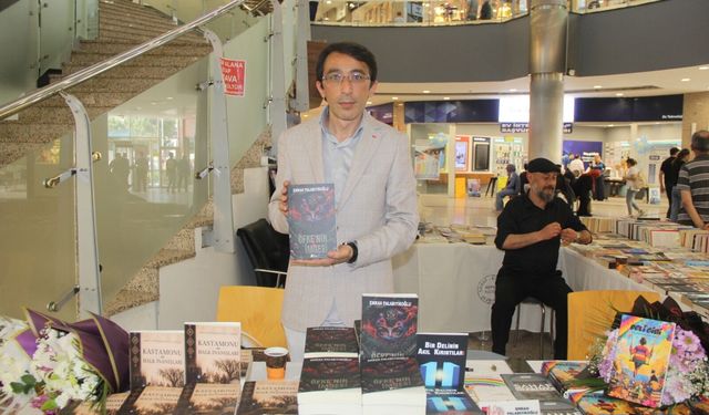Emrah Palabıyıkoğlu’ndan Barutçuoğlu AVM’de İmza Günü
