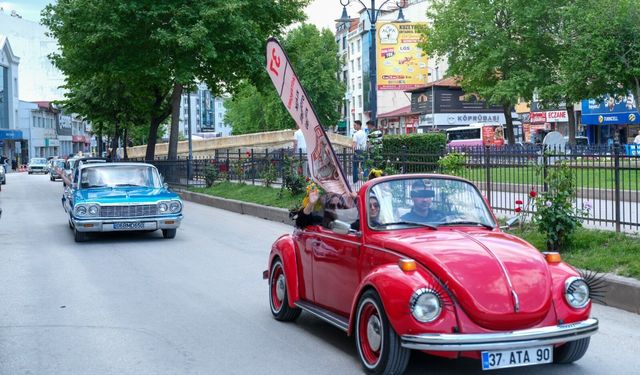 Kastamonulular eski günlere hasretini klasik araçlarla giderdi