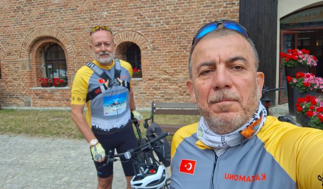 Pedal çevirirken Kastamonu’yu tanıtıyorlar