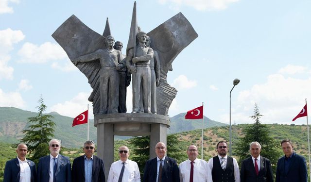 Ümit Özdağ’dan Bingöl 33 Şehit Anıtı’nda sert açıklama