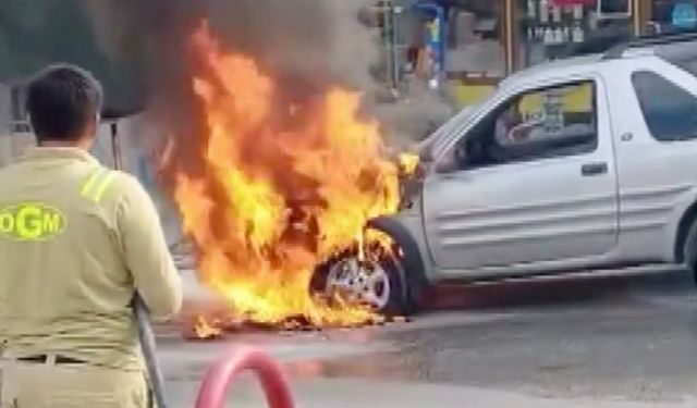 Kastamonu'da seyir halindeki otomobilde yangın paniği!