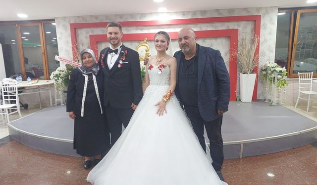 Ahatoğlu ve Çelik ailelerinin mutlu günü