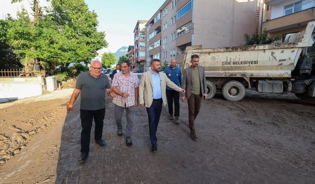 Başkan Candaroğlu afeti yaşayan Cide'de