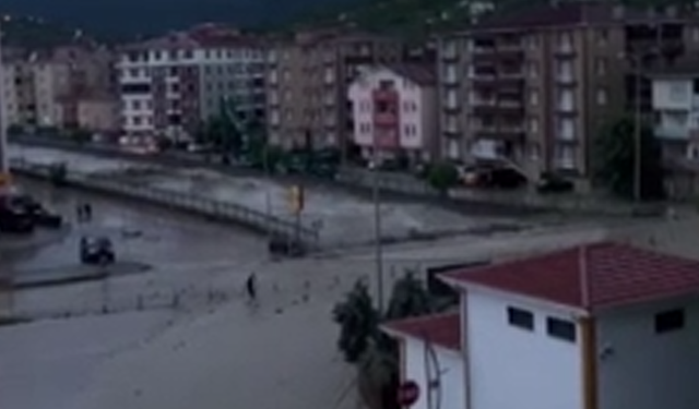 Kastamonu Cide'de selin geliş anı saniye saniye kaydedildi
