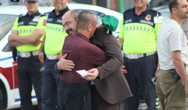 Tosya’nın genç yöneticileri vatandaşla yan yana