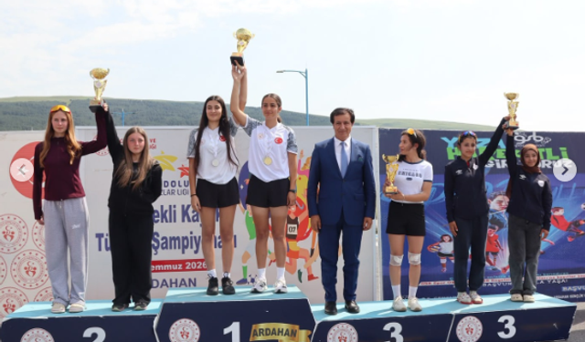 Ardahan'da Kastamonu damgası: Şampiyonluk kupası ilimize geldi