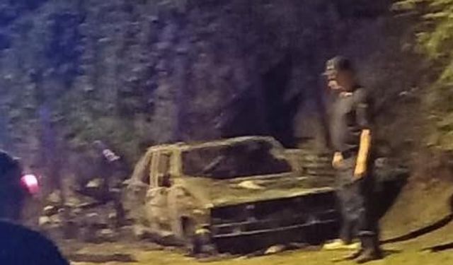 İnebolu’da park halindeki otomobil alevlere teslim oldu