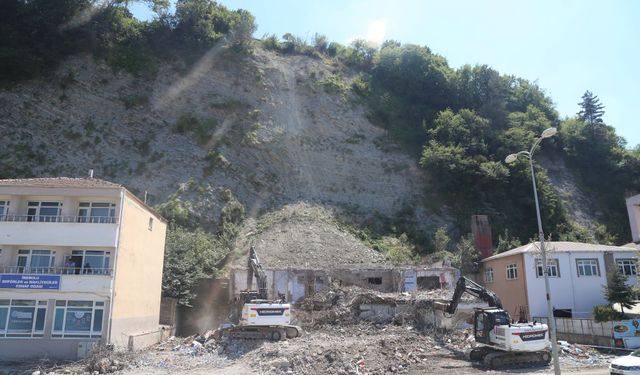 İnebolu’da riskli bina için kritik adım!