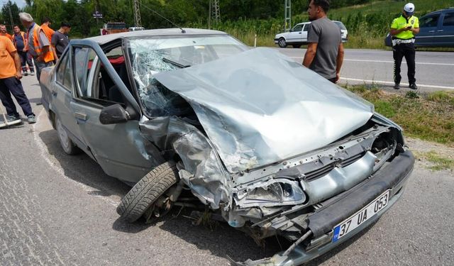 Kastamonu-Sinop yolunda feci kaza: Kamyonet ile çarpıştı!