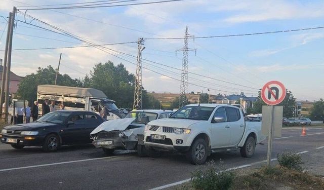 Kastamonu-Taşköprü yolunda iki araç çarpıştı: 1 yaralı