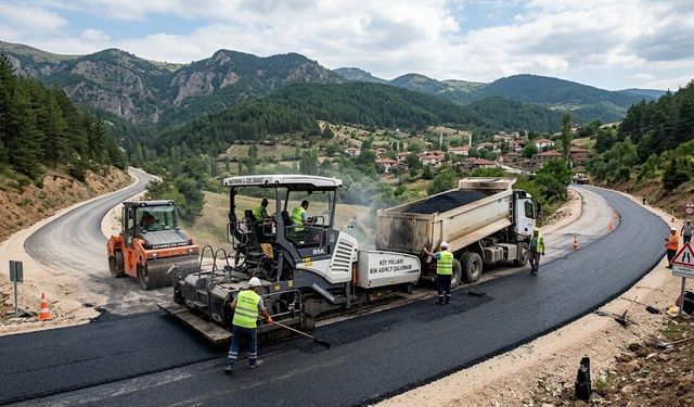 Kastamonu’da köy yollarında asfalt mesaisi sürüyor