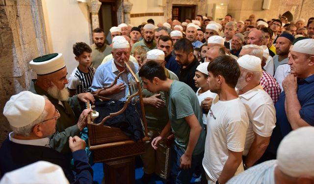 Kastamonu'da Sakal-ı Şerif ziyarete açıldı: Cami dışına taştılar